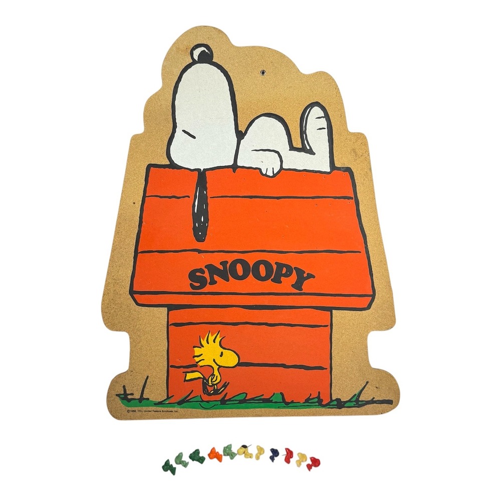 Vintage Peanuts Snoopy Woodstock Cork Board w 11 Original Character Push Pins